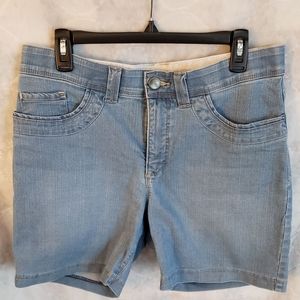 SOLD - Lee Comfort Waistband Shorts Size 12